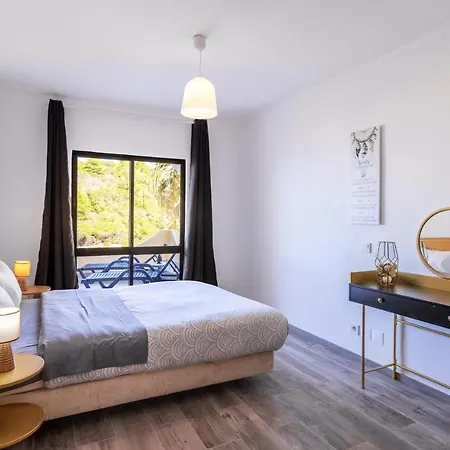 2 Bedrooms At Carvoeiro 20 M Away From The Beach With Sea View And Enclosed Garden Carvoeiro (Lagoa)