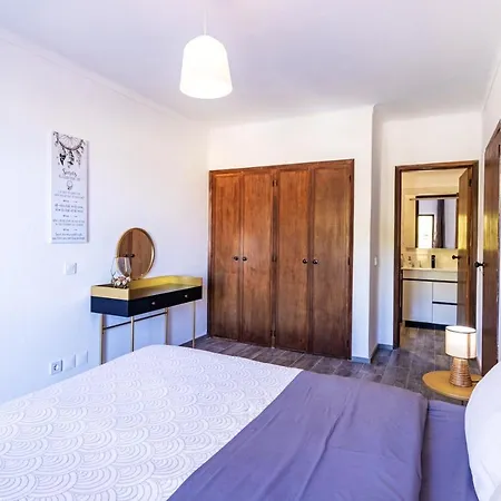 2 Bedrooms At Carvoeiro 20 M Away From The Beach With Sea View And Enclosed Garden *