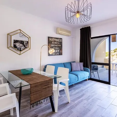 2 Bedrooms At Carvoeiro 20 M Away From The Beach With Sea View And Enclosed Garden *