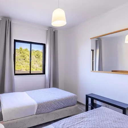 2 Bedrooms At Carvoeiro 20 M Away From The Beach With Sea View And Enclosed Garden *