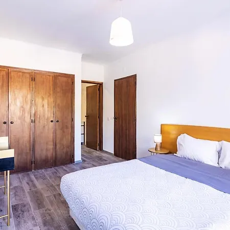 2 Bedrooms At Carvoeiro 20 M Away From The Beach With Sea View And Enclosed Garden Καρβοέιρο