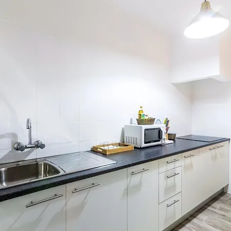 2 Bedrooms At Carvoeiro 20 M Away From The Beach With Sea View And Enclosed Garden Lägenhet